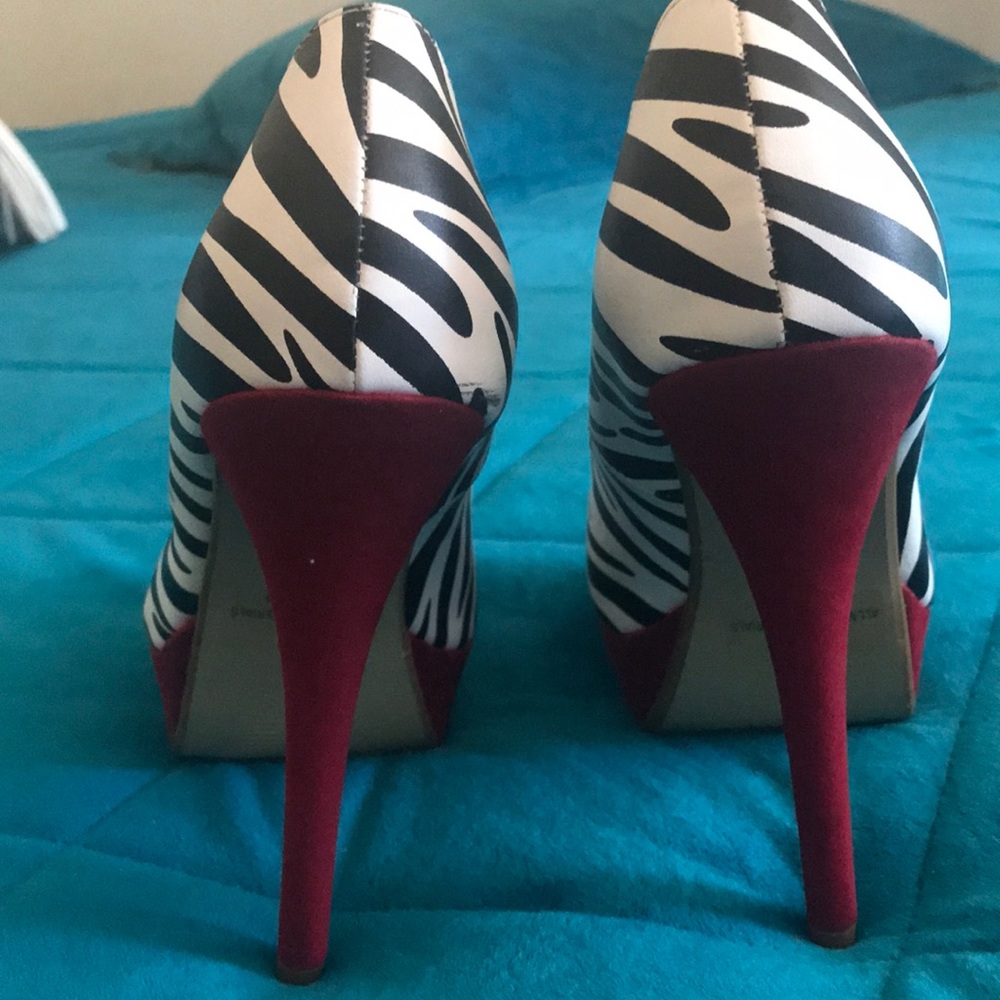 Shoes - Picture 2 of 3